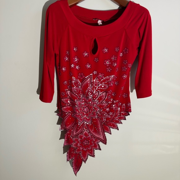 decaf Tops - Vintage Asymmetrical Red Flower Sequin Top size X-Large